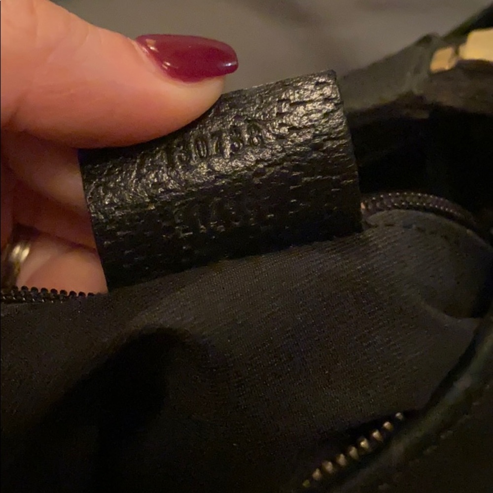 Black Gucci handbag **** MAKE AN OFFER**** - Picture 6 of 7